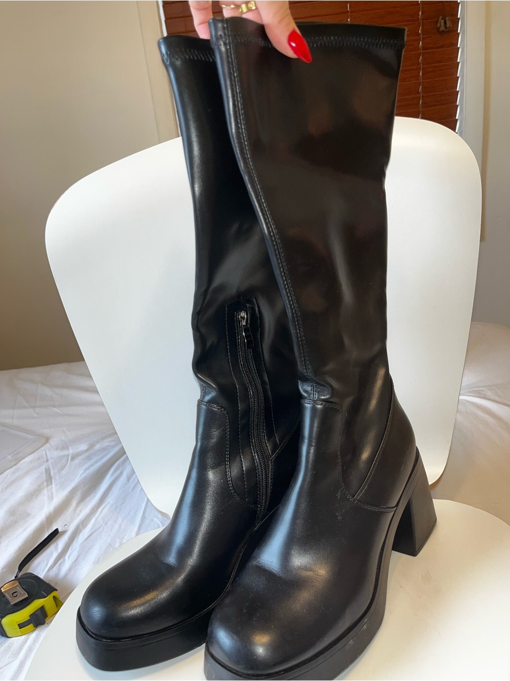 Black Women's Knee-High Block Heel Boots - Picture 4 of 5
